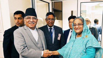 নেপালের প্রধানমন্ত্রী পুষ্প কমল দাহাল ও  প্রধানমন্ত্রী শেখ হাসিনা (ছবি: ফোকাস বাংলা)
