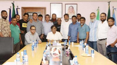 বাফুফে সভাপতির সঙ্গে সভা করেছেন খেলোয়াড় কল্যাণ সমিতির নেতৃবৃন্দরা।