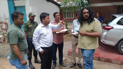 প্রয়াত ডা. জাফরুল্লাহ চৌধুরীর ‘বৈভ্রাজ’ নামক বাসভবনের চারপাশে ও বাসার ছাদে মশার লার্ভা পাওয়ায় জরিমানা করেন ভ্রাম্যমাণ আদালত