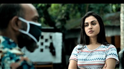 একটি দৃশ্যে নুসরাত ফারিয়া