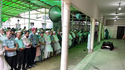 জাতীয় প্রেস ক্লাব প্রাঙ্গণে এম শাহজাহান মিয়ার জানাজা