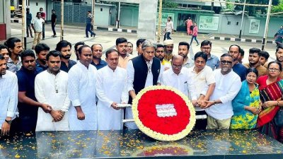 বঙ্গবন্ধুর প্রতিকৃতিতে শ্রদ্ধা জানাচ্ছেন নবনির্বাচিত সংসদ সদস্য মোহাম্মদ এ আরাফাত