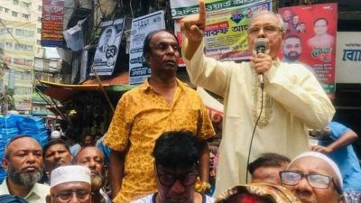 বক্তব্য দিচ্ছেন মোস্তফা জালাল মহিউদ্দিন