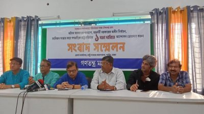 সংবাদ সম্মেলনে বক্তব্য রাখছেন সাইফুল হক