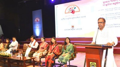 বক্তব্য দিচ্ছেন সংস্কৃতি প্রতিমন্ত্রী কে এম খালিদ