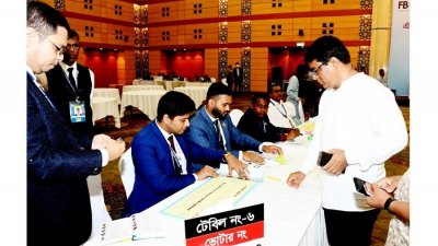 সোমবার সন্ধ্যা সাড়ে সাতটায় প্রাপ্ত ভোট থেকে প্রাথমিক যাচাই-বাছাই শুরু হয়েছে