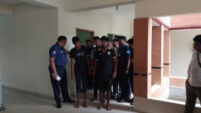 এই ঘটনায় চার জনকে আটক করা হয়েছে