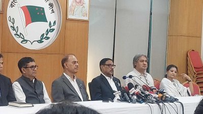 যুক্তরাষ্ট্রের রাষ্ট্রদূত পিটার হাসের সঙ্গে বৈঠকের পর সাংবাদিকদের সঙ্গে আলাপ করেন ওবায়দুল কাদের