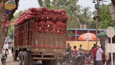 একদিনের ব্যবধানে আরও বেড়েছে পেঁয়াজের দাম