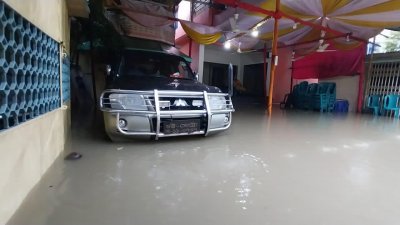 চসিক মেয়রের বাড়িতেও ঢুকেছে বৃষ্টির পানি