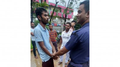 মাদকসহ নয়নকে আটক করে পুলিশ
