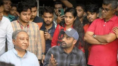 সংবাদ সম্মেলনে তামিম ইকবাল