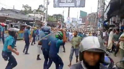 রংপুর নগরীতে পুলিশের অনুমতি না পেয়ে ঝটিকা মিছিল বের করেছে জামায়াতে ইসলামী