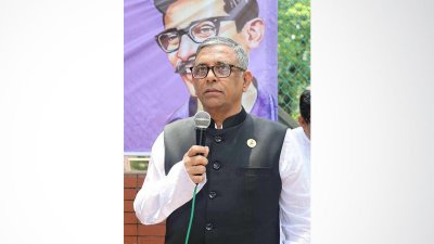 বক্তব্য রাখছেন আ ফ ম বাহাউদ্দিন নাছিম