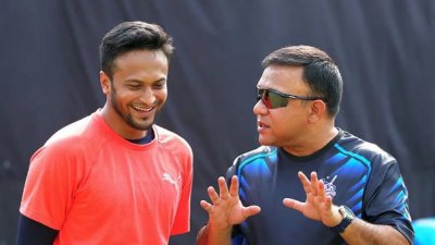 সাকিবকে এগিয়ে রাখছেন সুজন
