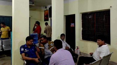 ঘটনাস্থলে আইনশৃঙ্খলা রক্ষাকারী বাহিনী