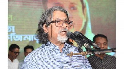 বক্তৃতা করছেন শেখ ফজলে শামস্ পরশ