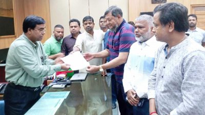 ইসিতে স্মারকলিপি দিচ্ছে যুবলীগ