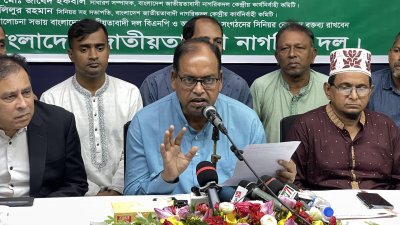 আলোচনা সভায় বক্তব্য রাখছেন শামসুজ্জামান দুদু