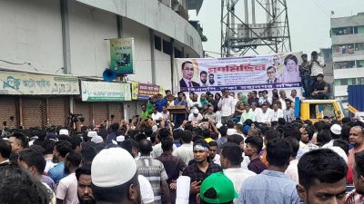 কমলাপুরে টিটিপাড়ায় স্টেডিয়ামে জড়ো হচ্ছেন বিএনপি নেতাকর্মীরা