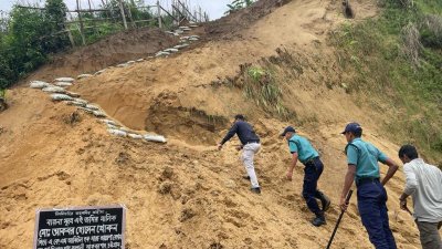 পাহাড় কেটে রাস্তা নির্মাণ করায় অভিযান চালানো হয়েছে