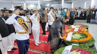 শ্রদ্ধা জানাচ্ছেন স্পিকার
