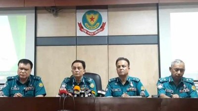 সংবাদ সম্মেলনে ডিএমপি কমিশনার