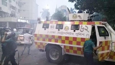 নতুন যে অ্যাম্বুলেন্সে করে দেলাওয়ার হোসাইন সাঈদীর মরদেহ পিরোজপুর পাঠানো হয়েছে