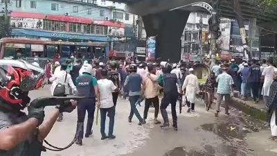 চট্টগ্রামে জামায়াত-শিবিরের নেতাকর্মীদের সঙ্গে পুলিশের সংঘর্ষ