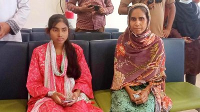 মায়ের কিনডিতে মেয়ের স্বস্তি