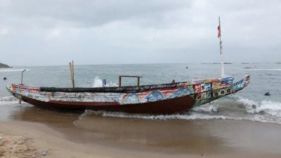 সেনেগালের উপকূলে অভিবাসীবাহী একটি নৌকা। ফাইল ছবি: রয়টার্স