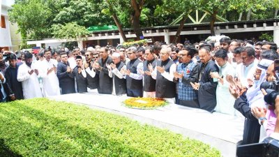 বঙ্গবন্ধুর সমাধিস্থলে শ্রদ্ধা নিবেদন করছেন এফবিসিসিআই এর নেতারা
