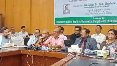 সেমিনারে বক্তব্য রাখছেন অধ্যাপক ডা. এবিএম আব্দুল্লাহ