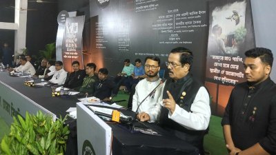 বক্তৃতা করছেন আওয়ামী লীগের সভাপতিমণ্ডলীর সদস্য জাহাঙ্গীর কবির নানক