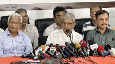 সমাবেশে বক্তব্য রাখছেন মির্জা ফখরুল ইসলাম আলমগীর