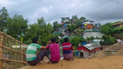তিন দফায় রেশন কমিয়ে দেওয়ায় হতাশায় নানা রকম অপরাধমূলক কর্মকাণ্ডে জড়াচ্ছেন রোহিঙ্গারা