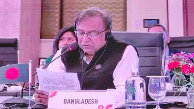 জি-২০ এর সংস্কৃতি মন্ত্রীদের সম্মেলনে বক্তব্য রাখছেন কে এম খালিদ