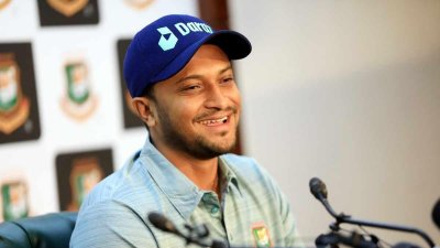 সংবাদ সম্মেলনে সাকিব আল হাসান।