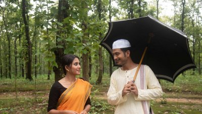 একটি দৃশ্যে তটিনী ও ইয়াশ