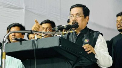 বঙ্গবন্ধুর ৪৮তম মৃত্যুবার্ষিকী ও জাতীয় শোক দিবস স্মরণে আলোচনা সভায় বক্তব্য রাখছেন জাহাঙ্গীর কবির নানক