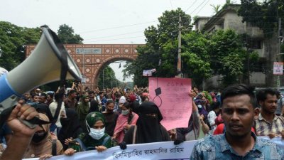 আন্দোলনতর শিক্ষার্থীরা। ছবি: নাসিরুল ইসলাম
