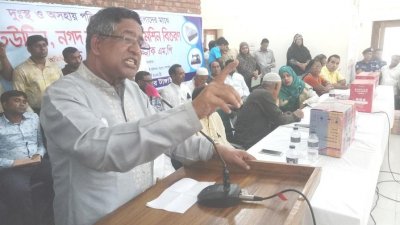 বক্তৃতা করছেন কৃষিমন্ত্রী ড. আব্দুর রাজ্জাক