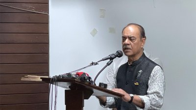 বক্তব্য দিচ্ছেন মুহাম্মদ ফারুক খান