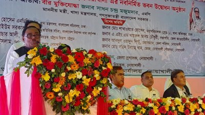 বক্তব্য দিচ্ছেন খাদ্যমন্ত্রী সাধন চন্দ্র মজুমদার