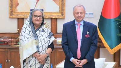 প্রধানমন্ত্রী শেখ হাসিনার সঙ্গে এফবিসিসিআই’র নতুন সভাপতি মাহবুবুল আলম