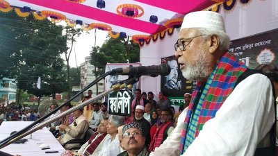 বক্তব্য দিচ্ছেন কাদের সিদ্দিকী