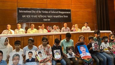 অনুষ্ঠানে বিরোধী রাজনীতিকরা