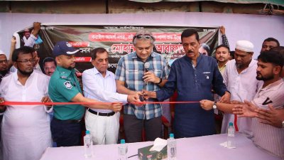 পানির পাম্প ও রাস্তার উন্নয়ন কাজের উদ্বোধনে মোহাম্মদ এ আরাফাত