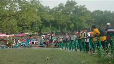 সুন্দরবনে পর্যটক (ফাইল ছবি)