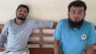 আটক চালক ও হেলপার